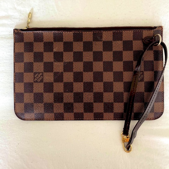 AUTH Louis Vuitton Damier Wristlet - Picture 2 of 12